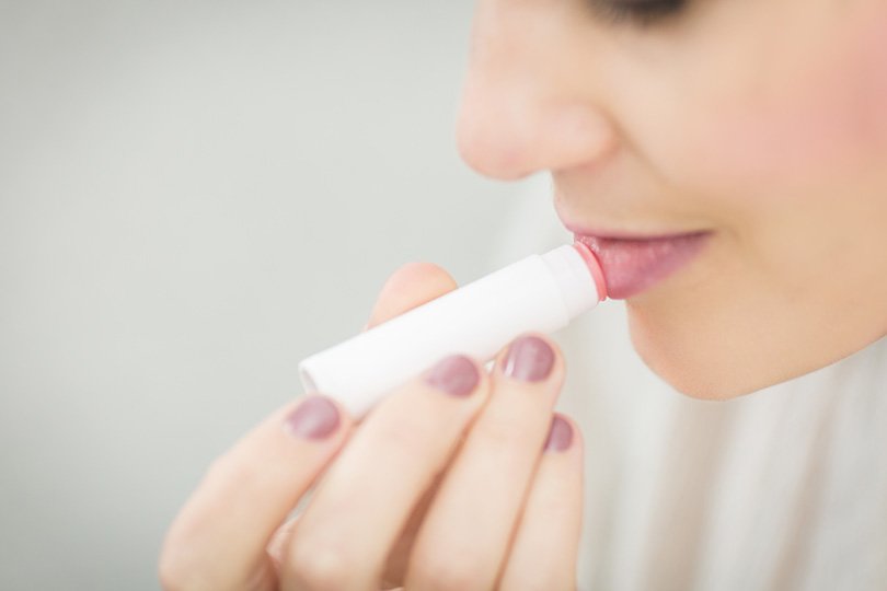 heal-chapped-and-dry-lips-simply-herbal